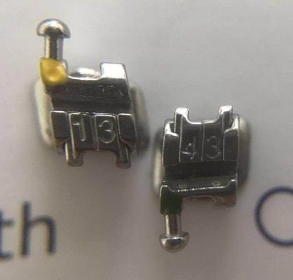 Handmatige krachtbron's zelf bindende sandblasted MBT brackets voor orthodontische oplossing