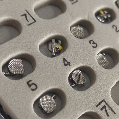 CE-ISO-gecertificeerde DTC-tandbeugels De modieuze keuze voor orthodontische behandeling