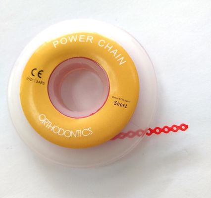 Korte orthodontische elastische krachtketen voor snelle en handige aanpassing van beugels
